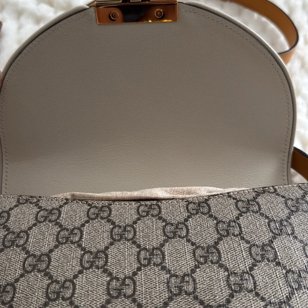 Gucci gg supreme